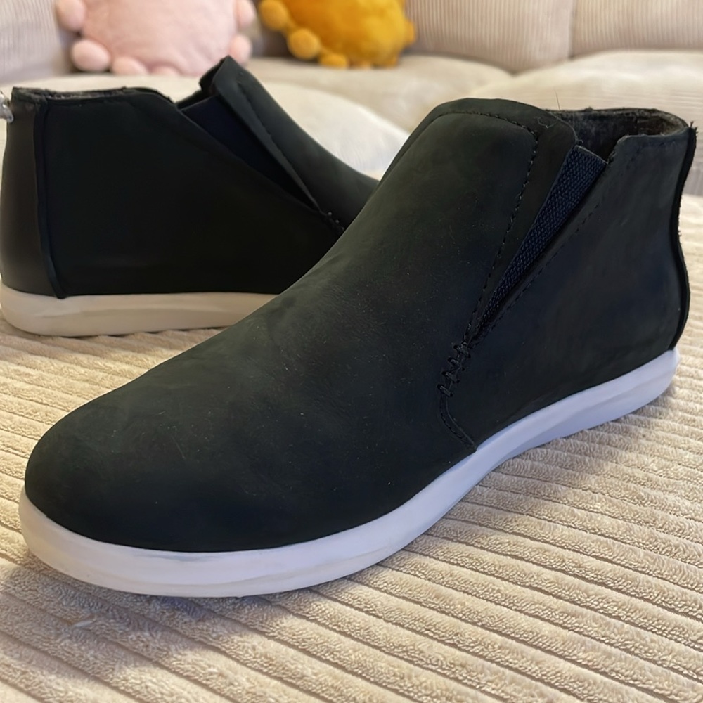 OluKai Black Ankle Boots - Picture 4 of 14